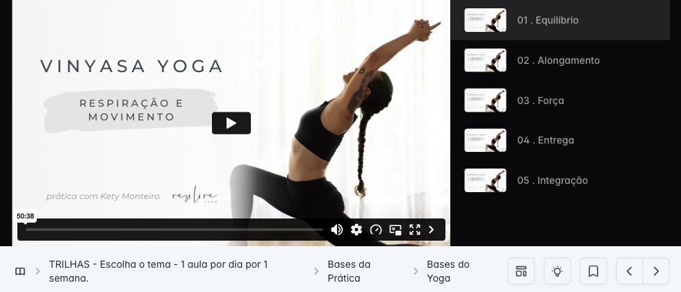 Aula de Yoga Equilíbrio com a sequência de conteúdos da trilha ao lado do vídeo