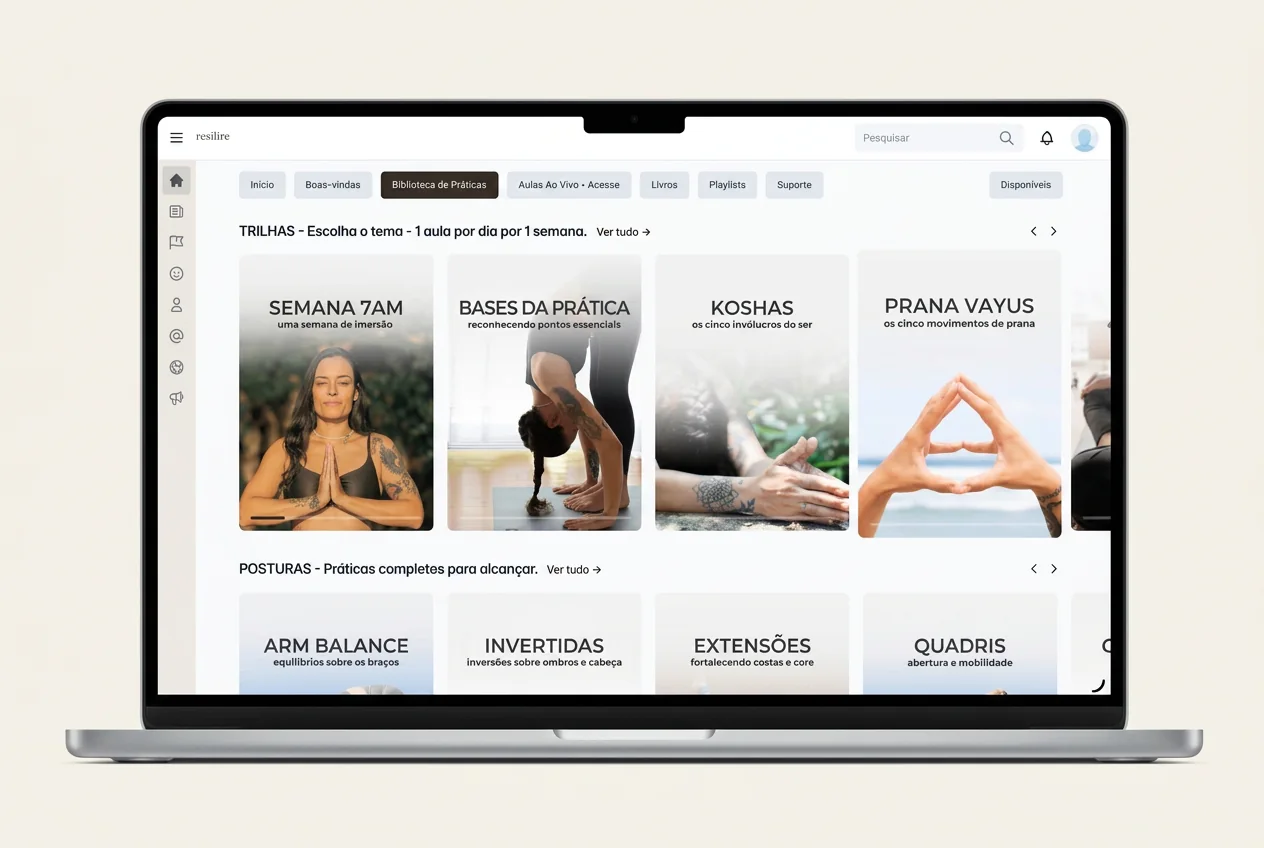 Biblioteca de práticas na plataforma Resilire, com trilhas e aulas de Yoga